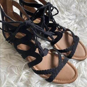 Woman’s Gladiator Zip Back Sandals